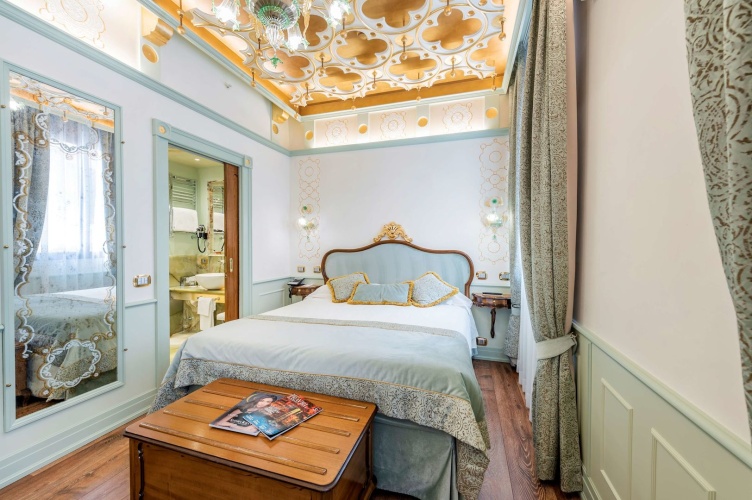 Hotel Monaco & Grand Canal photo 6