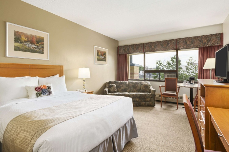 Travelodge By Wyndham Edmonton East photo 6