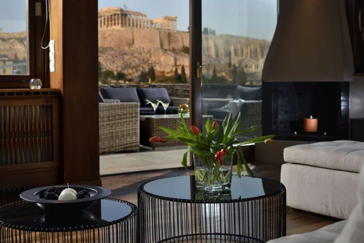 Karyatis Luxury Maisonette by K&K