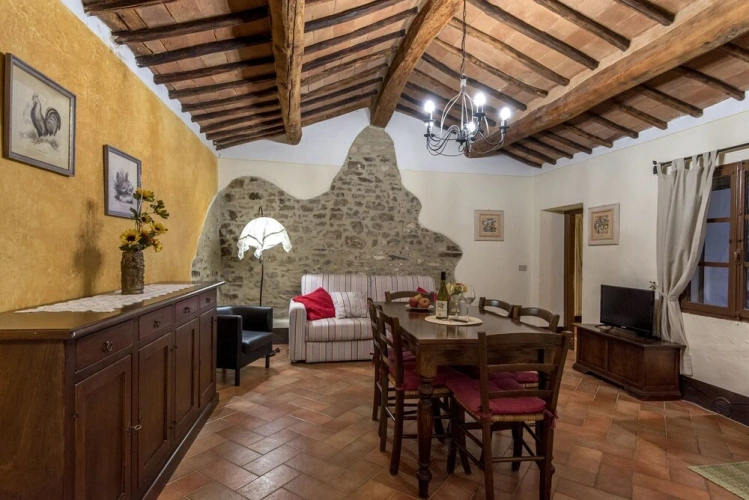 2 Bedrooms Apartment with mountain view