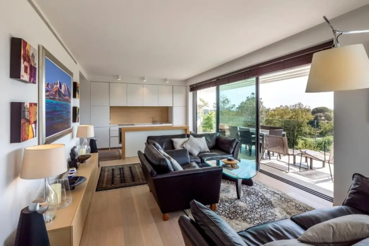 3 Bedrooms Apartment