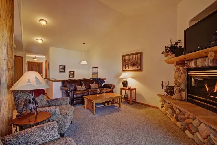 127 Lookout Ridge 2 Bedroom Townhouse by RedAwning