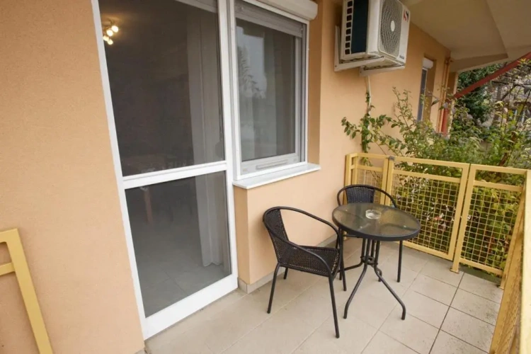3 Bedrooms Apartment