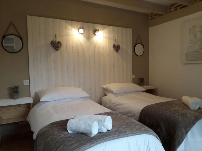 2 Bedrooms Cottage