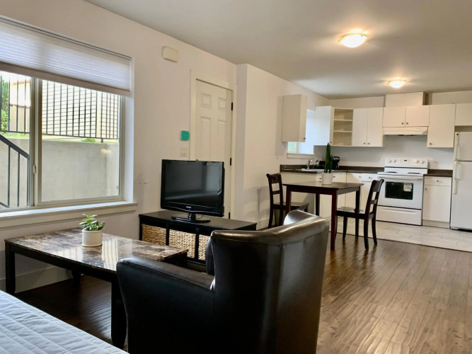 Spacious Burnaby Guest Home