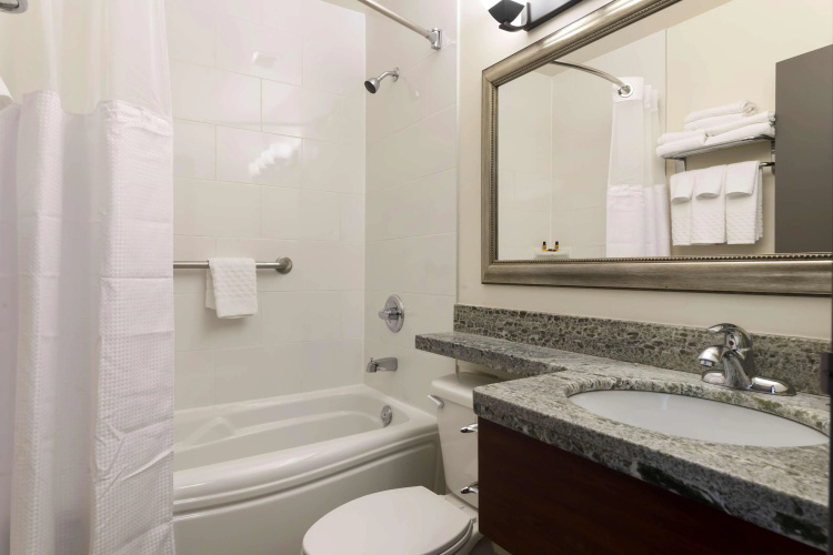 Best Western Plus Chocolate Lake Hotel photo 11