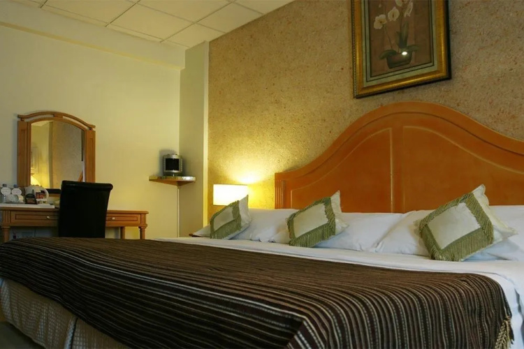 Gulf Paradise Hotel