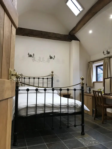 Nuneaton - Cottage - Sleeps 2 - Parking - Garden