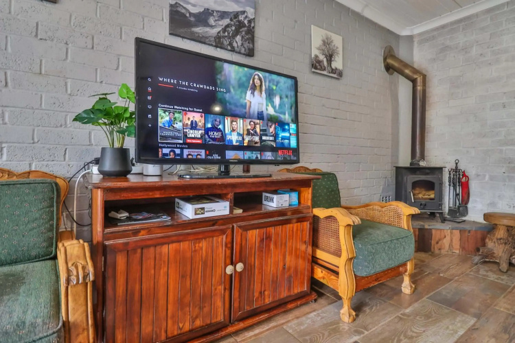 Self catering, fully equipped, 2 storey cottage.