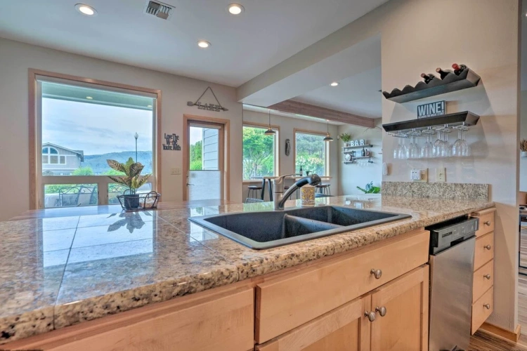 4 Bedrooms Cottage