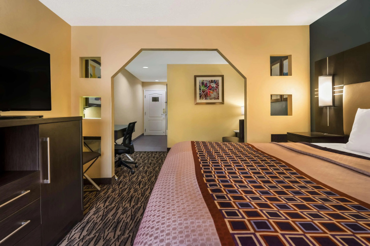 Best Western Bradbury Inn & Suites
