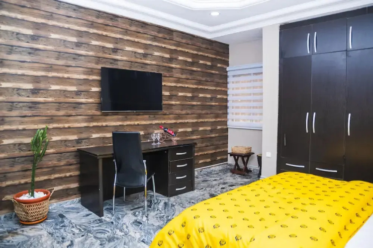 Lineech Apartments