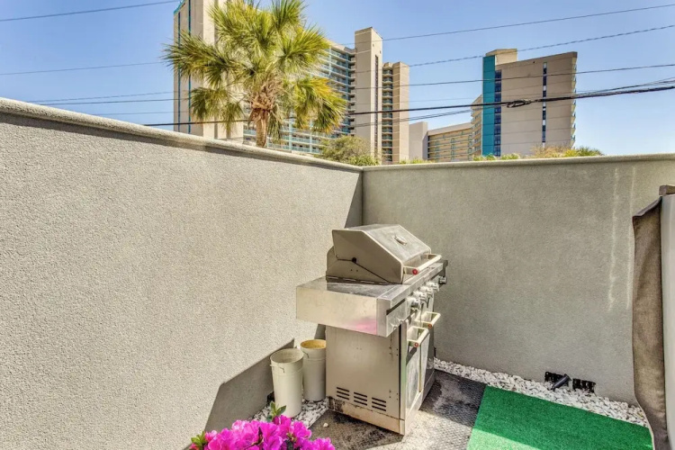 Walk to Ocean: Myrtle Beach House w/ Hot Tub!