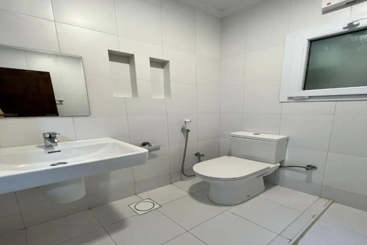 3 Bedrooms Apartment