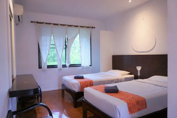 Standard Twin room with balcony