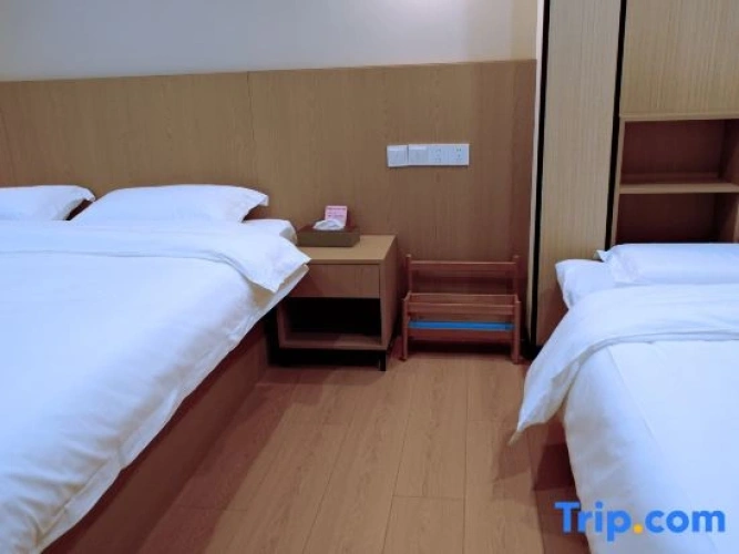 2 Bedrooms Suite with lake view