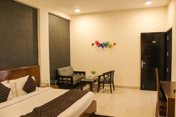Asian Suites A 585 IFFCO Metro station
