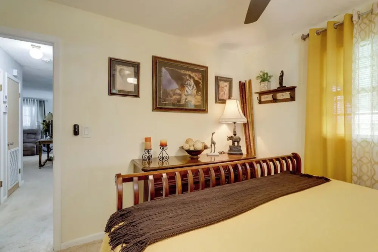 2 Mi to Lake Okeechobee: Waterfront Home w/ Deck!