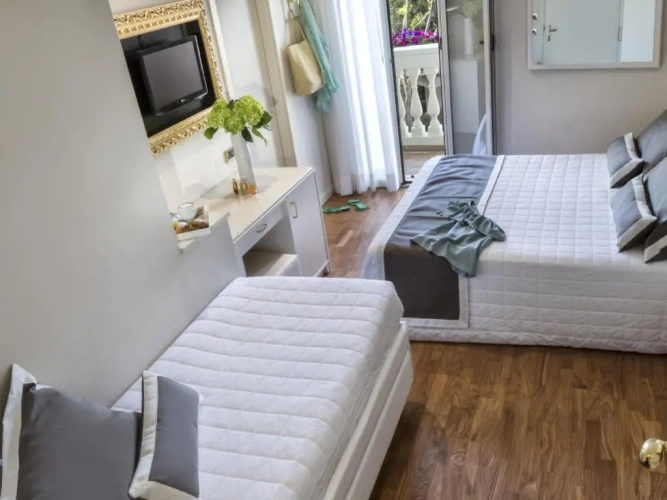 Standard Triple room with balcony