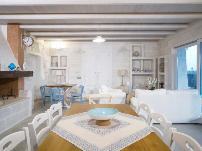 Luxurious Villa in Torre Suda with Hot Tub