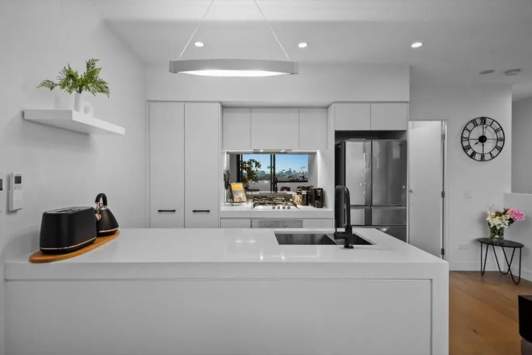 StayCentral Northcote Townhouse With Study