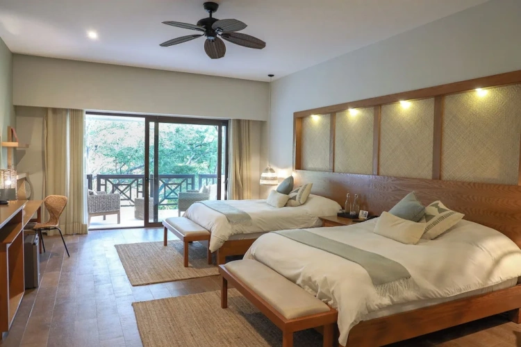 Deluxe Twin room with balcony