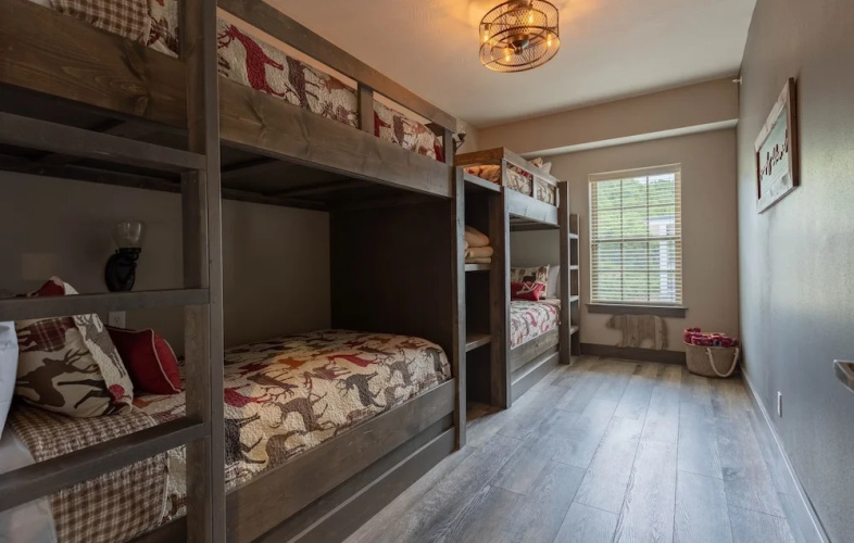 Lakefront Haven - 10 Br Home