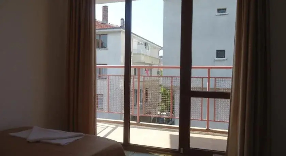 White Rose Family Hotel