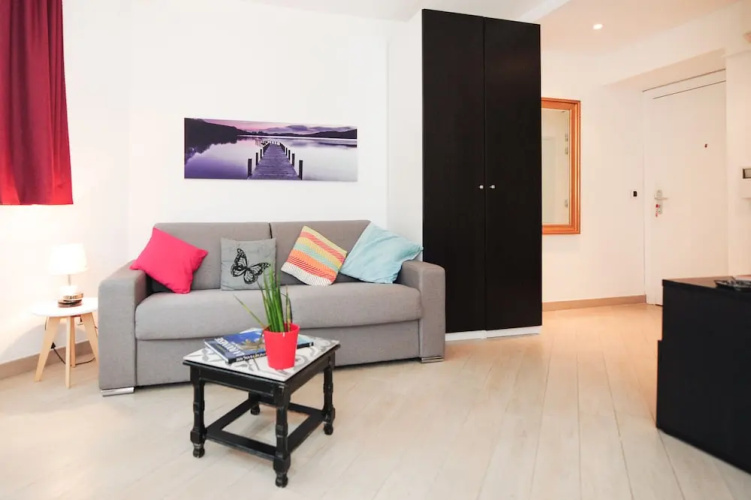 Studio Orange Five Stars Holiday House