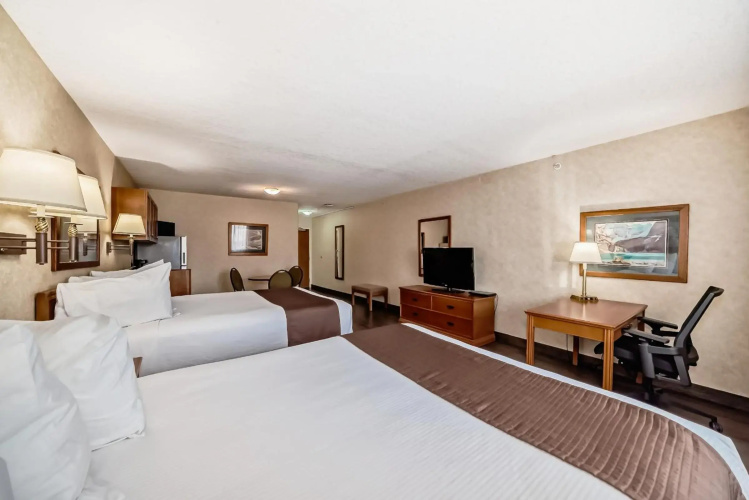 Stony Plain Inn and Suites