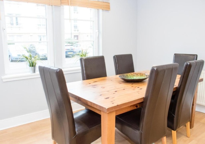 3 Bedrooms Apartment