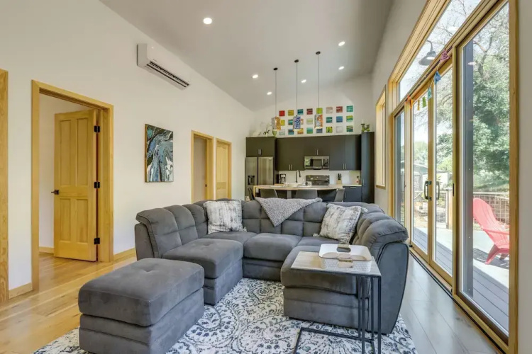 New Castle Getaway w/ Grill & Mountain Views!