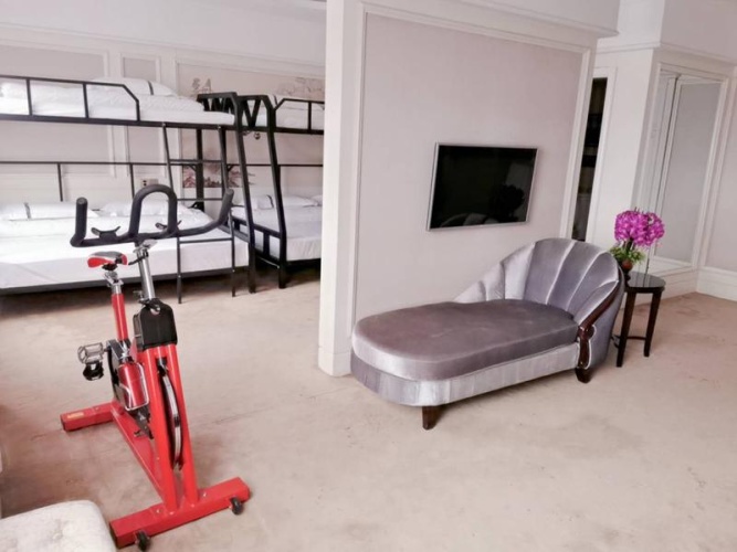 Deluxe Quintuple Suite