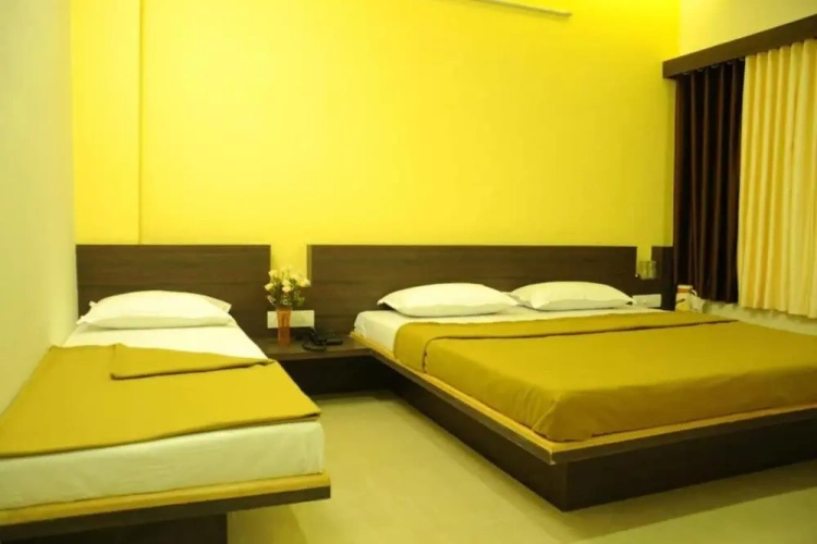 Standard Triple room