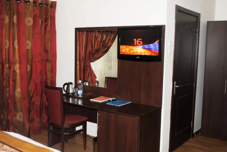 Grand Inn & Suites