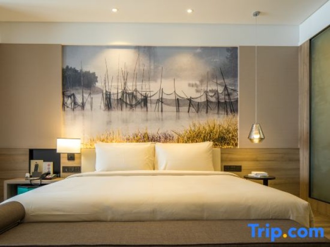 Standard Double room with city view