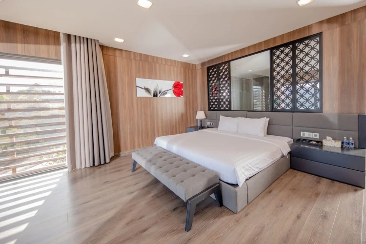 5 Bedrooms Family Villa beachfront