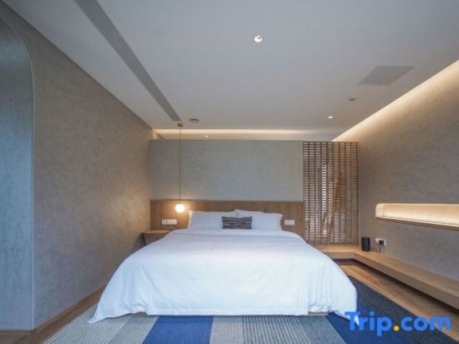 Deluxe Double Suite with mountain view