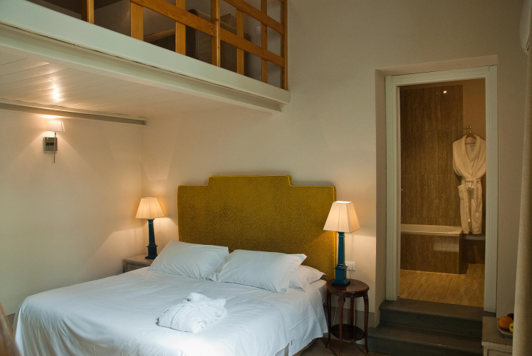 Black 5 Florence Suite
