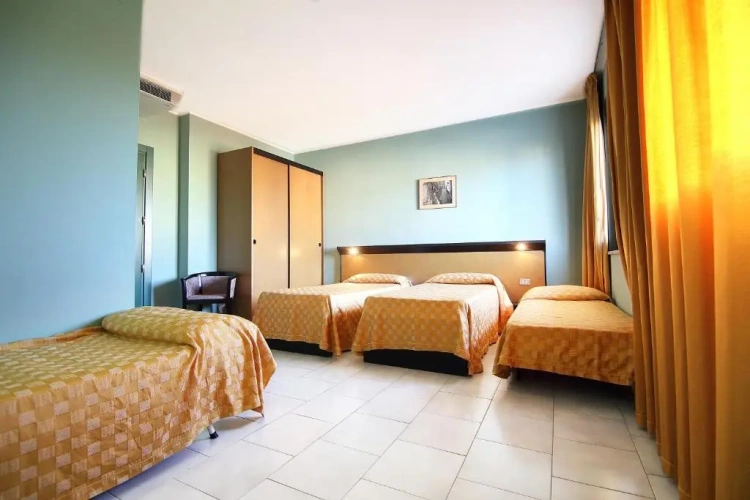 Standard Triple room