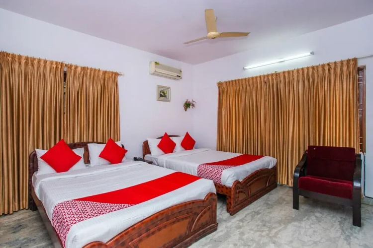 Uv Comforts By OYO Rooms