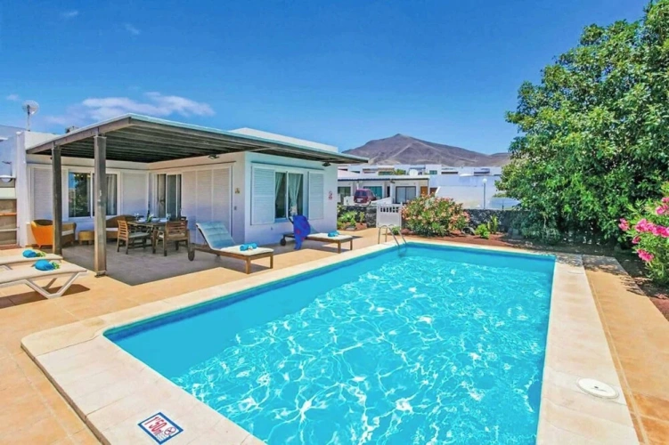 2 Bedrooms Villa