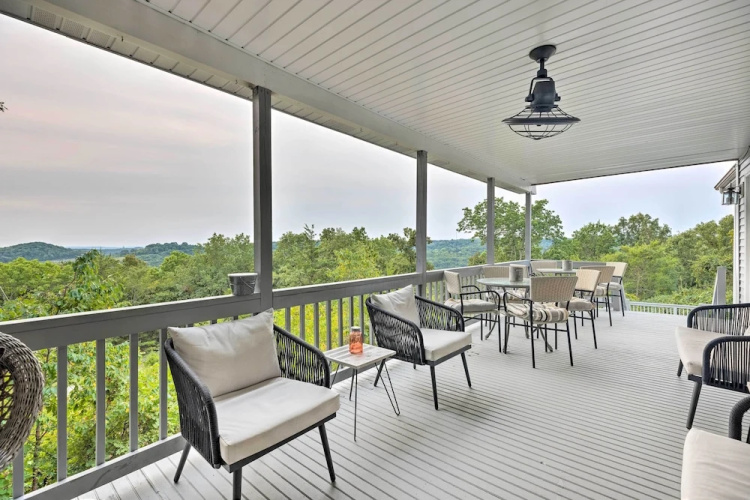 'hilltop Hideaway' Branson Home w/ Trampoline!