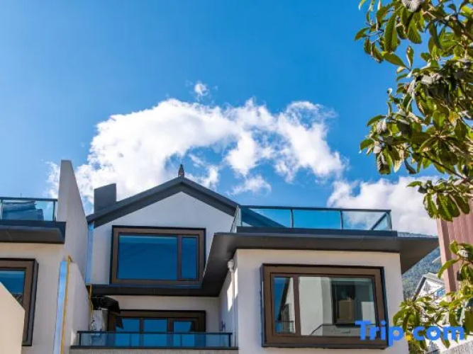 DaLi Midsummer Cloud Glow ·seaview Designer's Vacation Villa