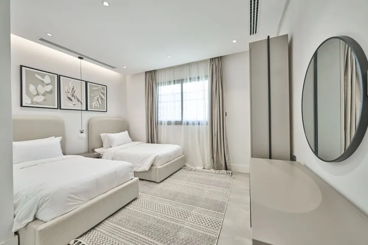 2 Bedrooms Apartment
