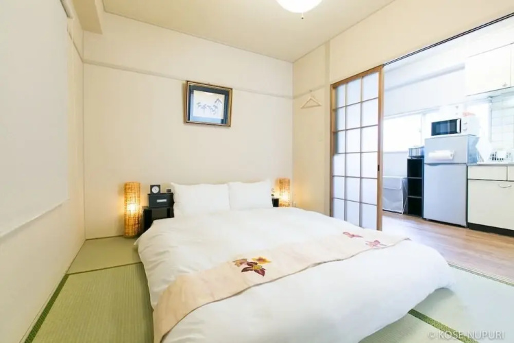 Aki Building 402
