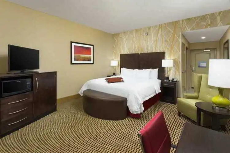 Hampton Inn & Suites Williamsport-Faxon Exit