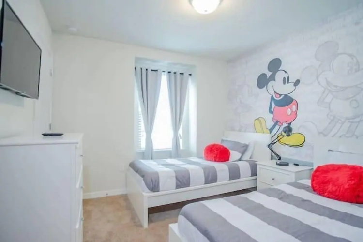 4606 TD - 5BR Townhome Marvel: Private Pool