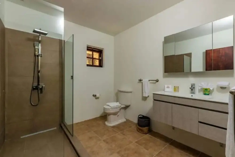 Large 5BR Villa With Private Pool Near Eagle Beach