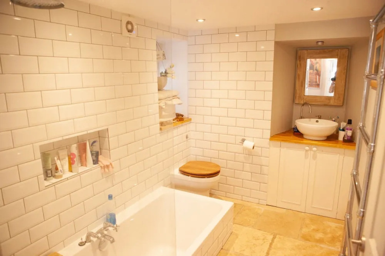 1 Bedroom Flat With Garden in Bristol